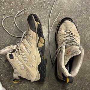 Merrell Moab ventilator mid taupe Hiking Boots - women’s 9